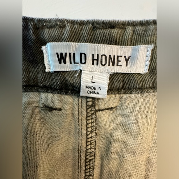 Windsor, camo pants, size large. - Picture 3 of 3